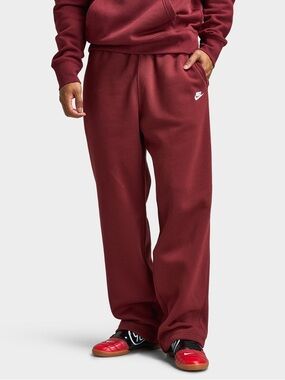 Nike Men's Sportswear Club fleece pant
Straight fit